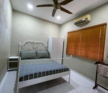 Central Seberang Perai House | Family-Friendly Teratak LS Homestay - Rated 9.6/10!
