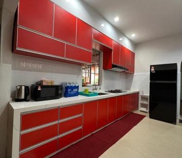 Central Seberang Perai House | Family-Friendly Teratak LS Homestay - Rated 9.6/10!
