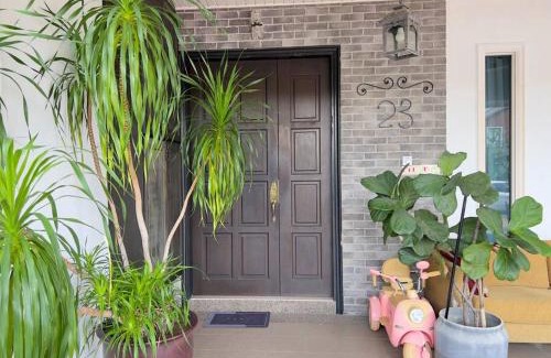 Bukit Jelutong House | Teratak Nani Rostam Bukit Jelutong Shah Alam