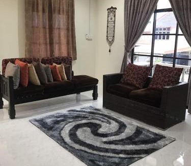 Kota Bharu House | Exceptional Teratak Tok Wan: Family-Friendly & Accessible Stay
