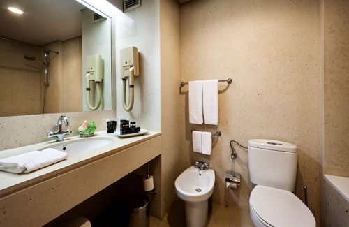 Angra do Heroismo Hotel | Discover the Terceira Mar Hotel: 4-Star Spa & Pool Retreat