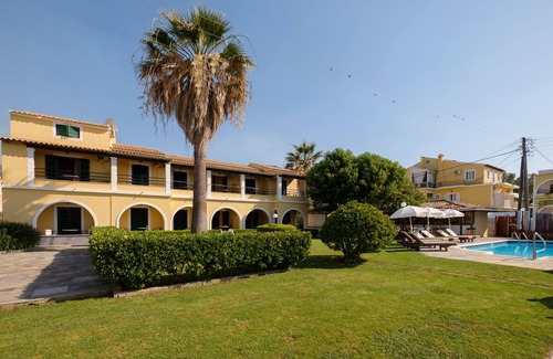 Acharavi Apartment | Beachside Tereza Apartments with Pool and Breakfast Included