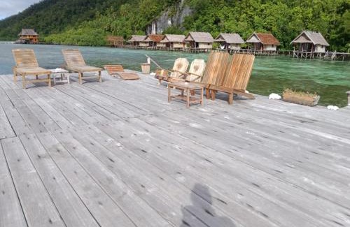 Mansuar Island House | Discover Terimakasih Homestay: Perfect for Families & Pets