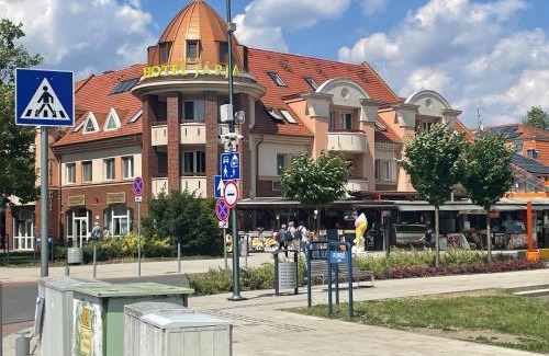 Hajduszoboszlo Apartment | Family-Friendly Retreat at Termál Schmitz Apartmanok B5