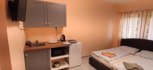 Gelse Apartment | Relaxing Stay at Termálvölgy Vendégház with Pool Access