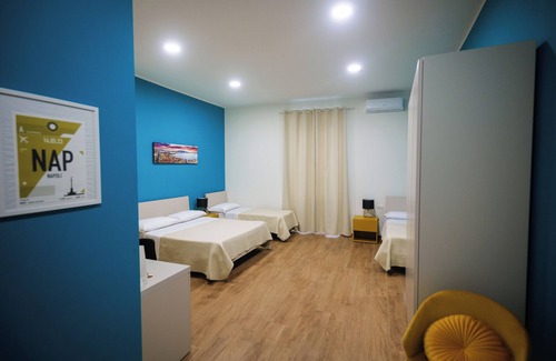 Naples House | Cozy Terminal 1 Guest House: Family-Friendly & Breakfast Included