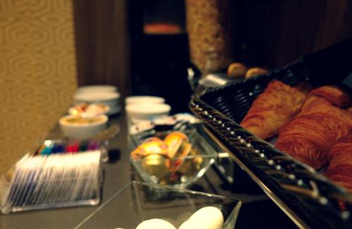 Quartier du Petit-Montrouge Hotel | Comfortable Stay at Terminus Orléans Paris with Dining Options