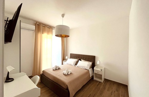 Termoli House | Convenient Termoli Station 3: Parking & Private Balcony Rooms
