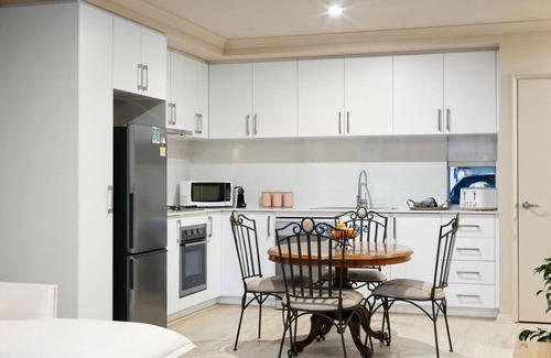 Bassendean Apartment | Bright Urban Oasis Getaway: Pet-Friendly & Family Ready