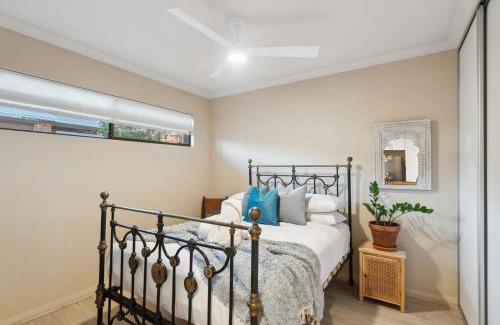 Bassendean Apartment | Bright Urban Oasis: Pet-Friendly Retreat in the City
