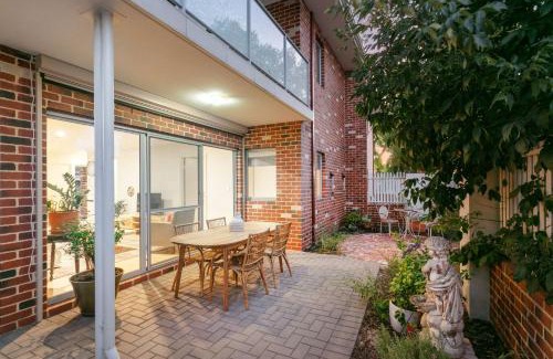 Bassendean Apartment | Bright Urban Oasis: Pet-Friendly Retreat in the City