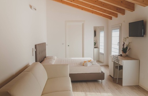 Salzano House | Top-Rated Terra Ferma Rooms with Breakfast & Restaurant