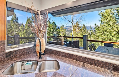 Windcliff Estates House | Discover Terra Furma: Pet-Friendly 4 Bedroom Retreat