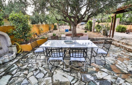 Kropia House | Discover TERRA Paradiso: Ocean View & Basketball Court