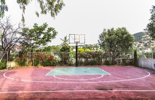 Kropia House | Discover TERRA Paradiso: Ocean View & Basketball Court