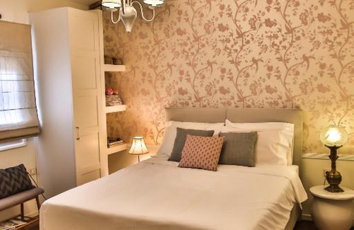 Kropia House | Discover TERRA Paradiso: Ocean View & Basketball Court