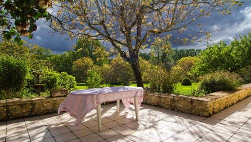 Siorac-de-Riberac House | Indulge in Terra Seren: Family-Friendly Oceanfront Retreat