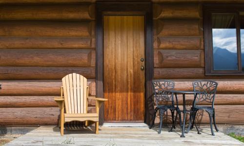 Valemount Resort | Pet-Friendly Terracana Ranch Resort: Relax by the Pool