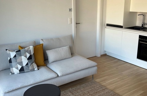 Hernals Apartment | Terrace Flair: Guest Rated 9.6 with Family-Friendly Amenities