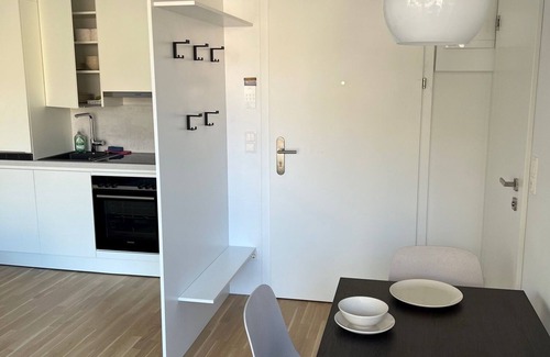 Hernals Apartment | Terrace Flair: Guest Rated 9.6 with Family-Friendly Amenities