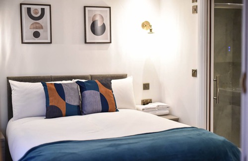 Leamington Spa Hotel | Cozy Terrace House: Rated 8.8/10 with Breakfast Included