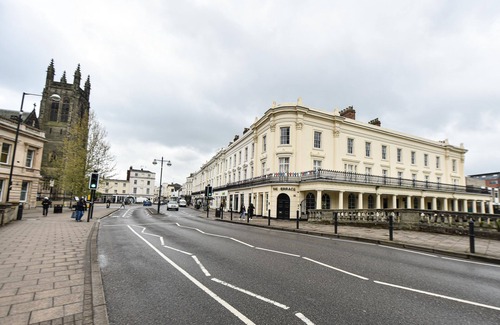 Leamington Spa Hotel | Cozy Terrace House: Rated 8.8/10 with Breakfast Included