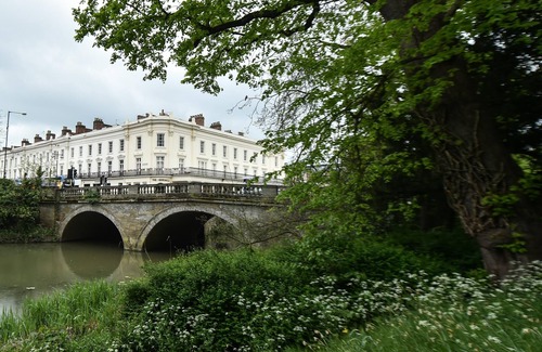 Leamington Spa Hotel | Cozy Terrace House: Rated 8.8/10 with Breakfast Included