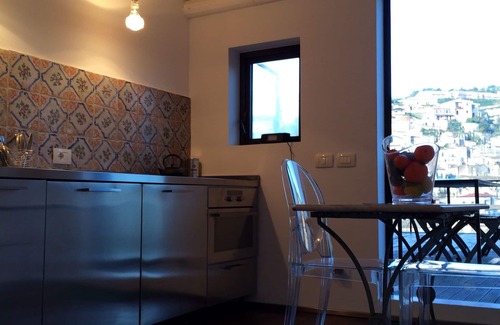 Modica House | Terrace Nunziatella: Breathtaking Views Await You