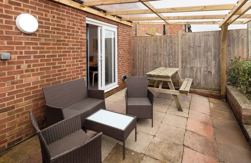 Horfield House | Terrace | Parking | Great for Couples | Sleeps 7