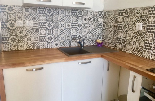 Fabron Apartment | Stunning 2-Bedroom Apartment with Terrace & Sea View