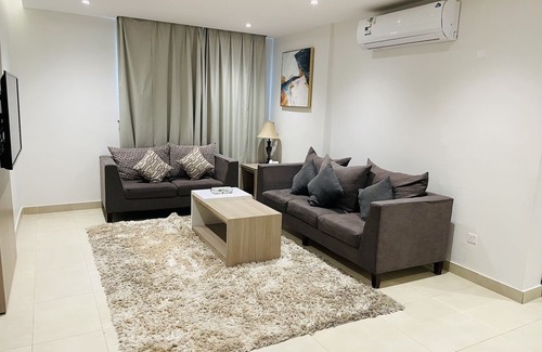 Al Aqrabiyah Apartment | Terrace View 2: Top-Rated Hotel Apartments with Spa & Kitchen