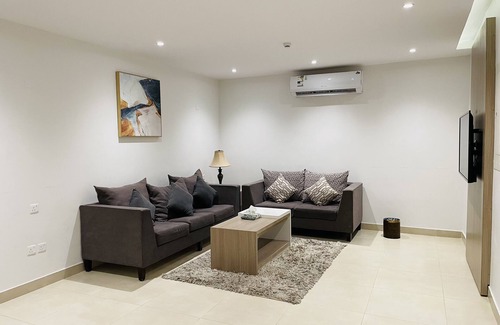 Al Aqrabiyah Apartment | Terrace View 2: Top-Rated Hotel Apartments with Spa & Kitchen