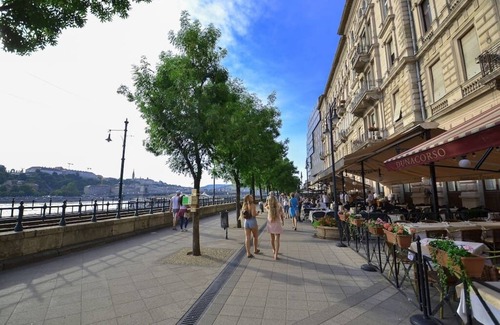 Inner City Budapest Apartment | Scenic Terrace Overlooking the Danube - Rated 9.4/10!