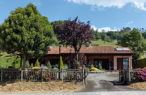 Avin Cottage | Pet-Friendly Terraced Houses in Picos de Europa Garden