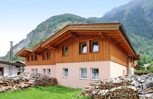 Huben Apartment | Discover Terraced Houses Oliver: Family-Friendly Retreat