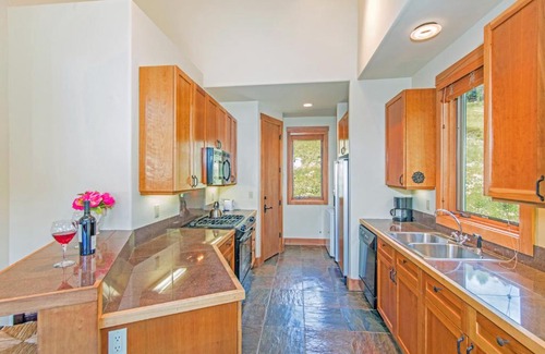 Mountain Village House | Terraces 402: Family-Friendly Retreat with a 9/10 Rating