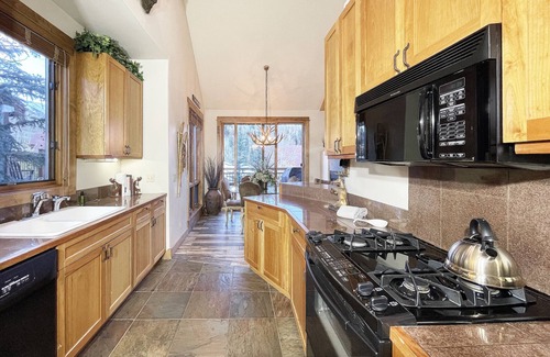 Mountain Village Condo | Experience Comfort at TERRACES 602 - Ski-In/Ski-Out Condo
