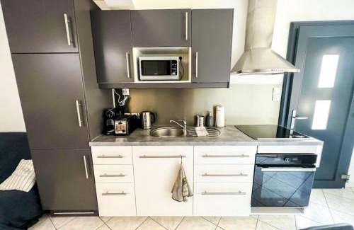 Poussan Apartment | Inviting Terrasse 360° Overlooking Scenic Valley
