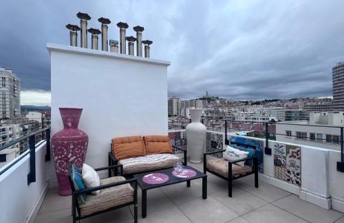 Le Pharo Apartment | Oceanfront Retreat: Terrasse de Rêve with Beach Access