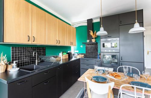 Hotel-de-Ville Apartment | Experience Terrasse Fadoli: Sea and Cathedral Views Await