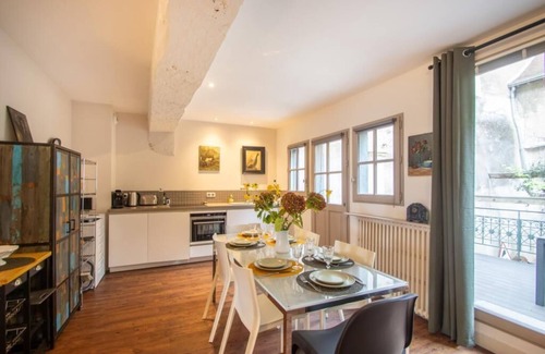 Amboise Apartment | Enjoy a Cozy Stay at Terrasse SUR LA Tour Garçonnet