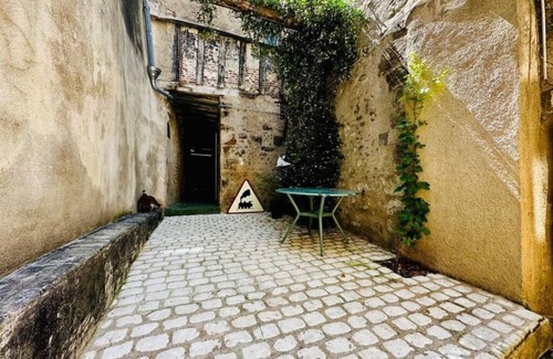 Amboise Apartment | Enjoy a Cozy Stay at Terrasse SUR LA Tour Garçonnet