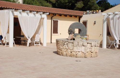 Punta Milocca Apartment | Seaside Getaway at Terrauzza Sul Mare di Renata Emmolo