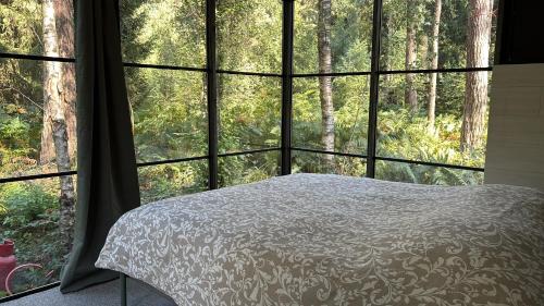 Rixensart Other | Discover DEFCAMP: Top-Rated Stay with Complimentary Breakfast