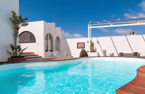 Telde House | Beachfront Terrazas del Mar: Pool, Eco-Friendly & Golf