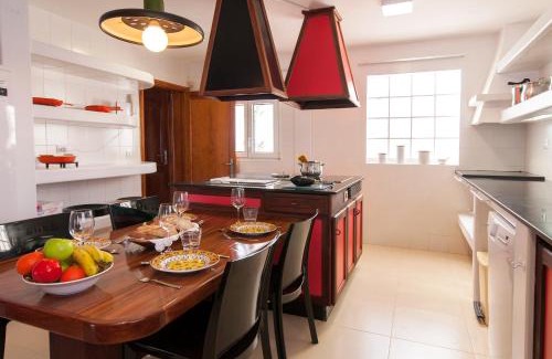 Telde House | Beachfront Terrazas del Mar: Pool, Eco-Friendly & Golf
