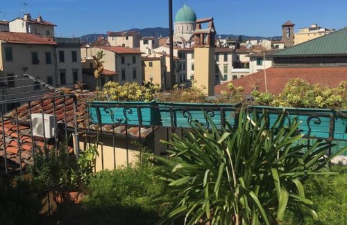 Santa Croce Apartment | Experience Terrazza su Sant'Ambrogio: 10/10 Guest Rated Retreat