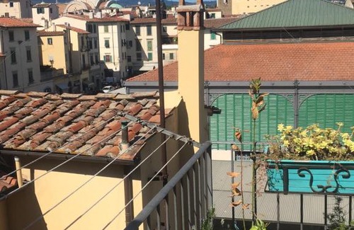 Santa Croce Apartment | Experience Terrazza su Sant'Ambrogio: 10/10 Guest Rated Retreat