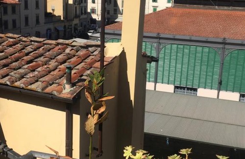 Santa Croce Apartment | Experience Terrazza su Sant'Ambrogio: 10/10 Guest Rated Retreat