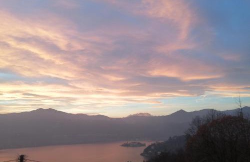 Vacciago Apartment | Beautiful Terrazza sul lago with Ocean View & Private Beach